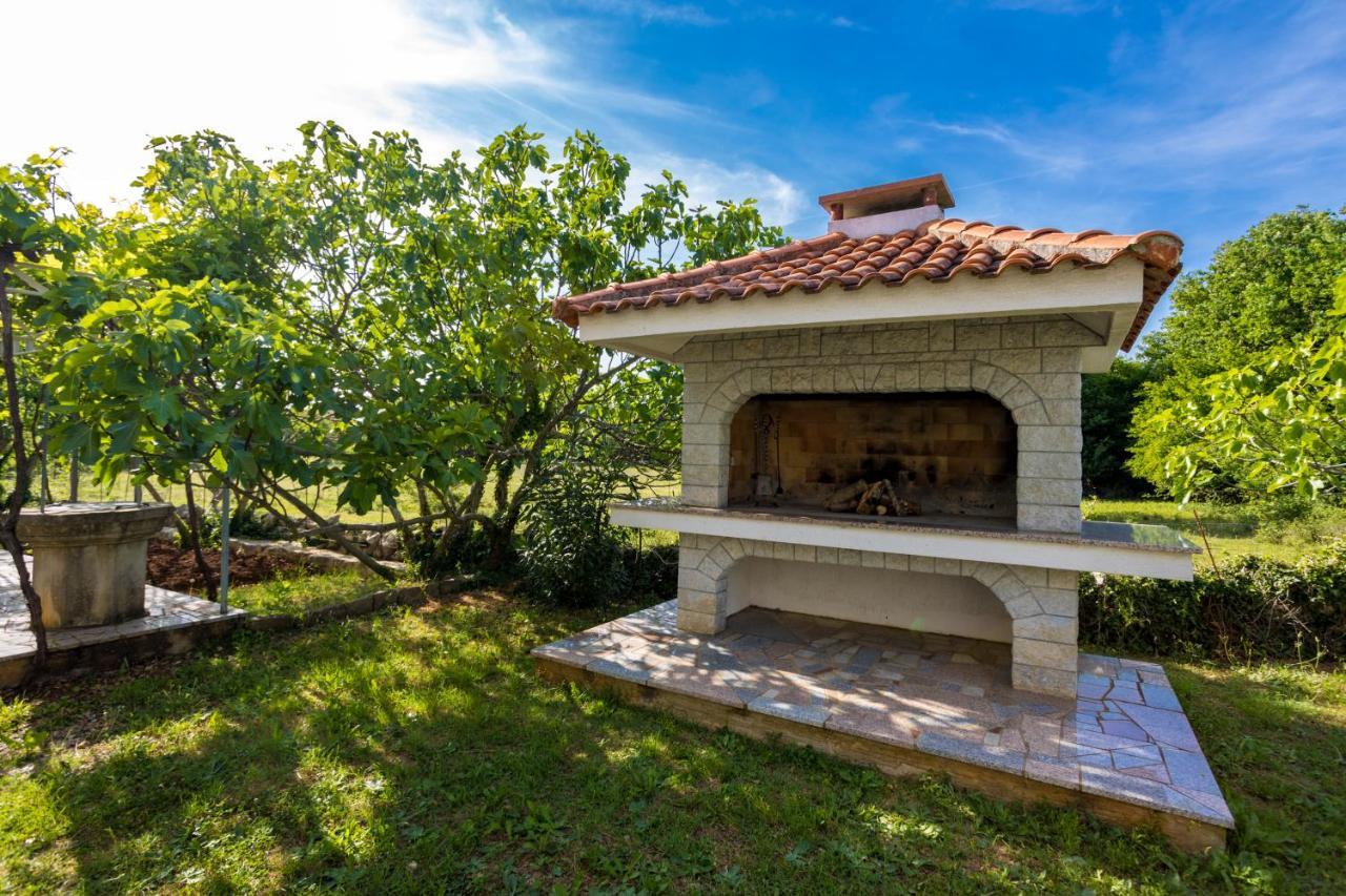 Sara Apartment Milohnici