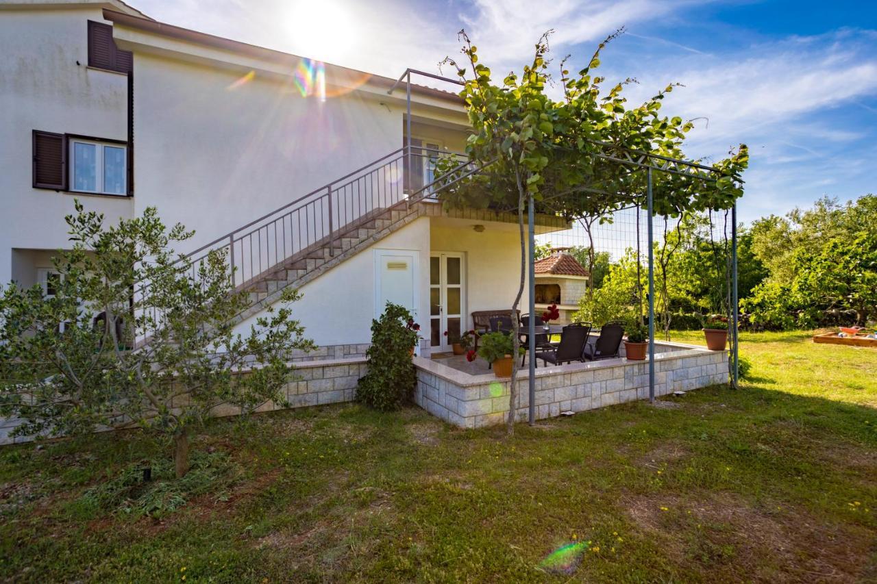 Sara Apartment Milohnici