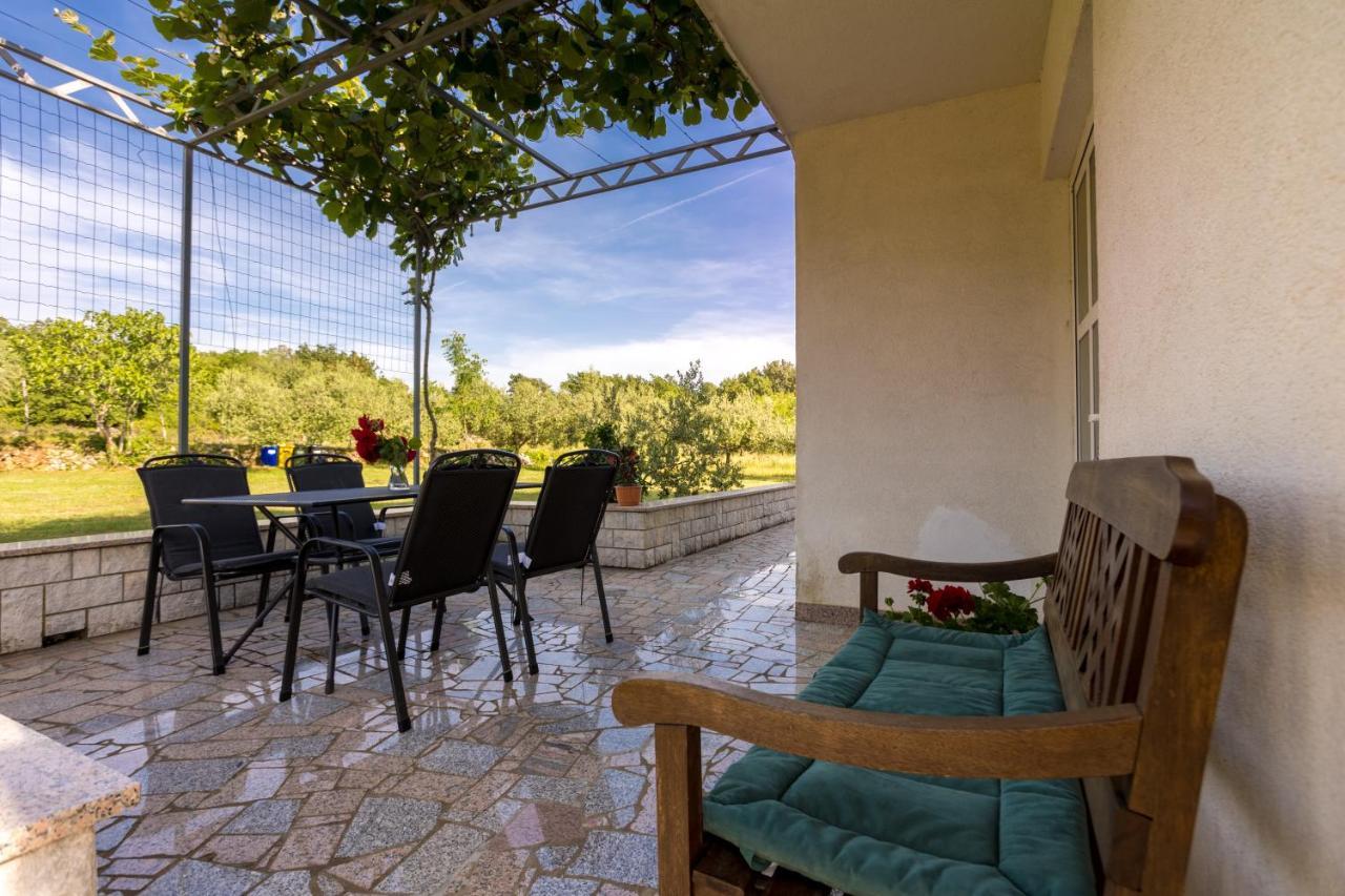 Sara Apartment Milohnici