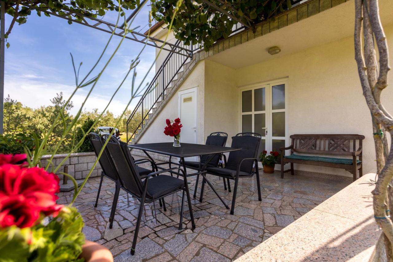 Sara Apartmán
